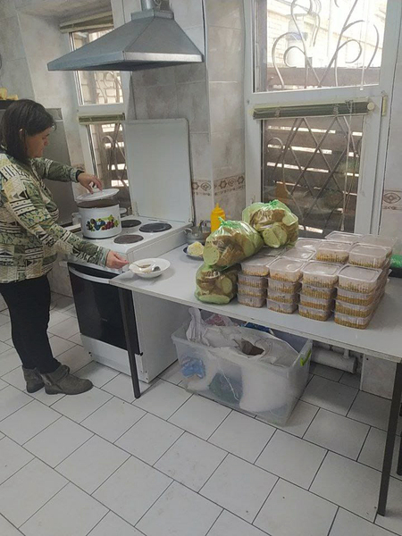 Příprava potravinové pomoci - Caritas Mariupol