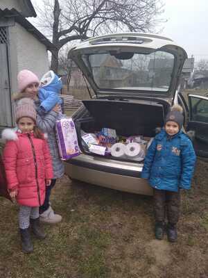 Mnoho lidí prchá do bezpečnějších oblastí na západě Ukrajiny