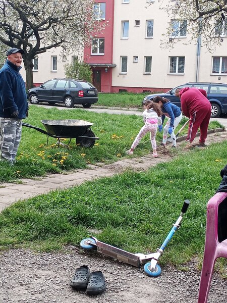 Do práce se zapojili malí i velcí