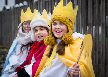 K+M+B 2026: Tři králové přinesou požehnání i pomoc lidem v nouzi