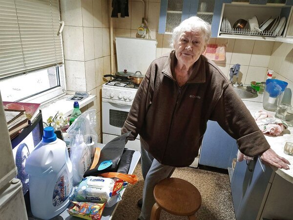 Pomoc seniorům z Kyjeva, kteří nemají kam jít - květen 2022