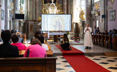 12_O. Hyacint mluvil o poutním místě