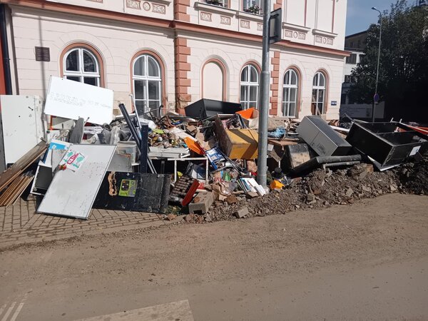 Situace před Charitou Krnov_
