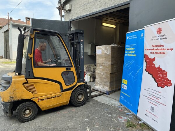 Pomoc zorganizovalo naše Středisko humanitární pomoci a rozvojové spolupráce a statutární město Ostrava Pomoc zorganizovalo naše Středisko humanitární pomoci a rozvojové spolupráce a statutární město Ostrava