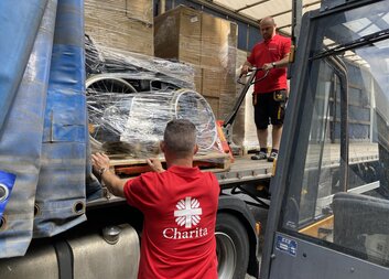 Ostrava a Diecézní charita ostravsko-opavská posílají pomoc partnerskému Dnipru: na Ukrajinu míří 5,6 tun potřebného vybavení 